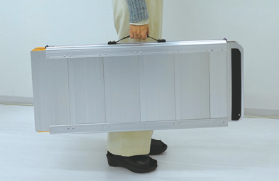 折りたたみ式 車椅子用スロープ